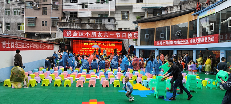 黔江博士有成学习桌联合蚂蚁公益大型募书活动现场